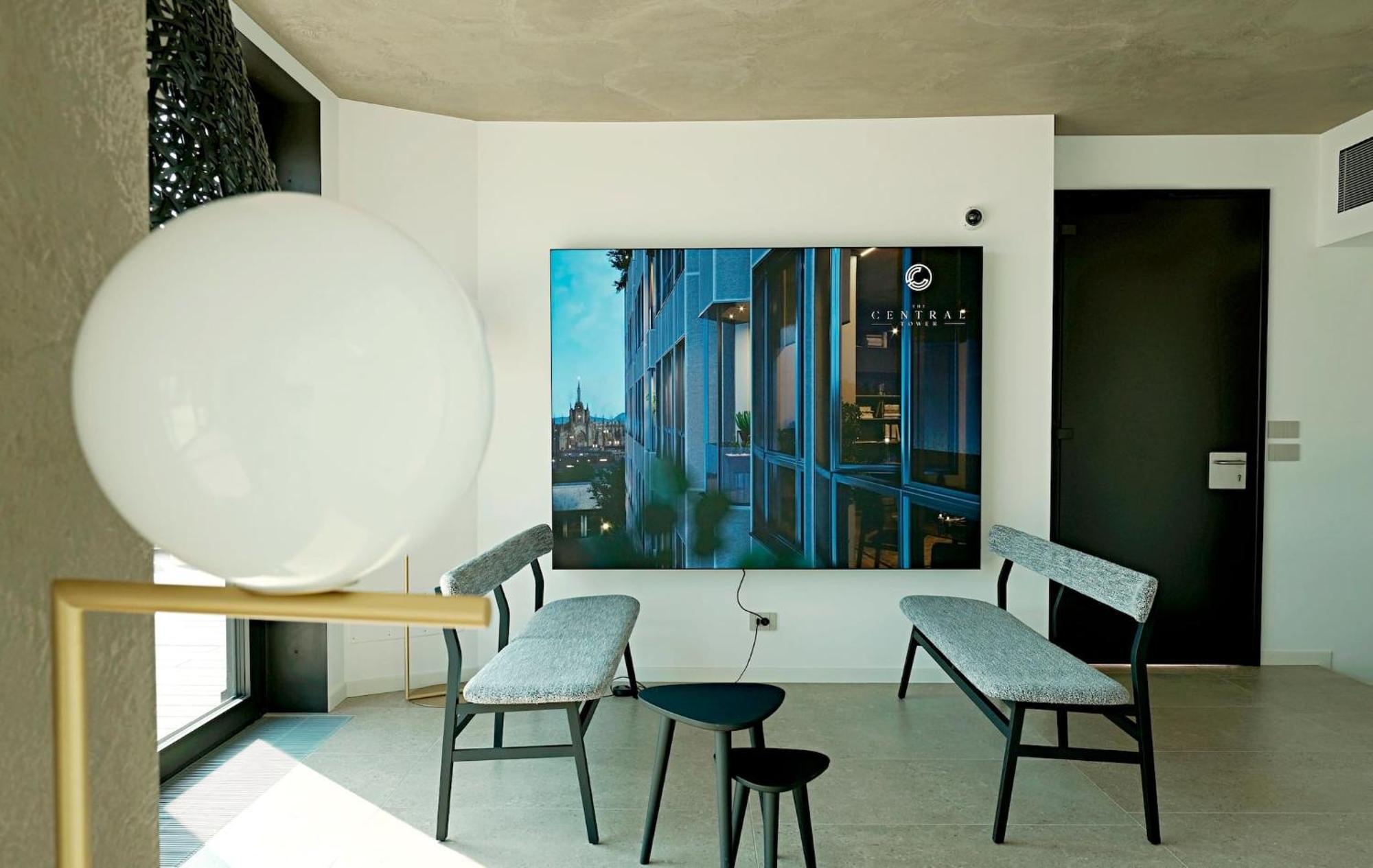 San Babila Tower With Panoramic Terrace Overlooking Duomo By Rentopolis Apartamento *