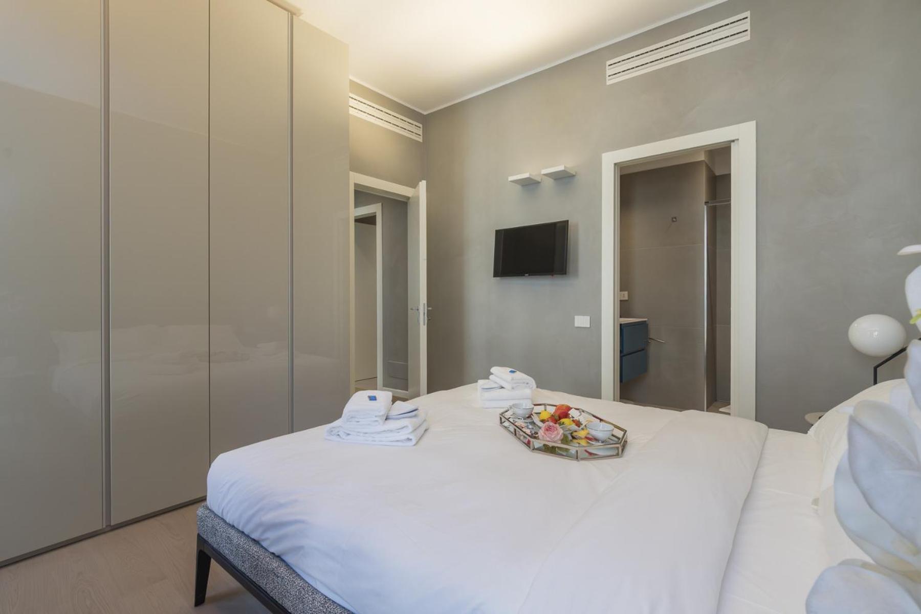 Apartamento San Babila Tower With Panoramic Terrace Overlooking Duomo By Rentopolis Milán